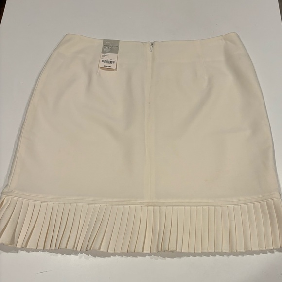 Winter white skirt with pleated accent length above knee on most petite new - Picture 6 of 9